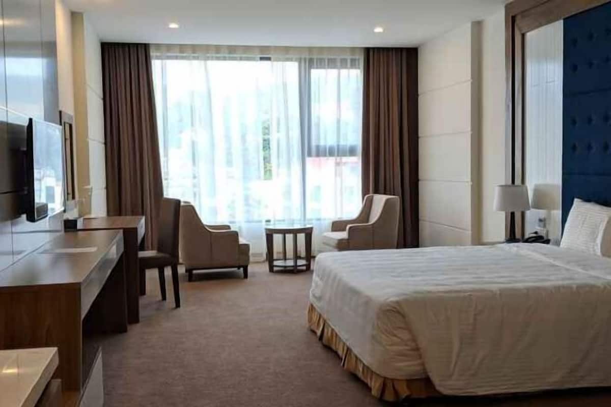 1 phòng ngủ, minibar, két bảo mật tại phòng, bàn