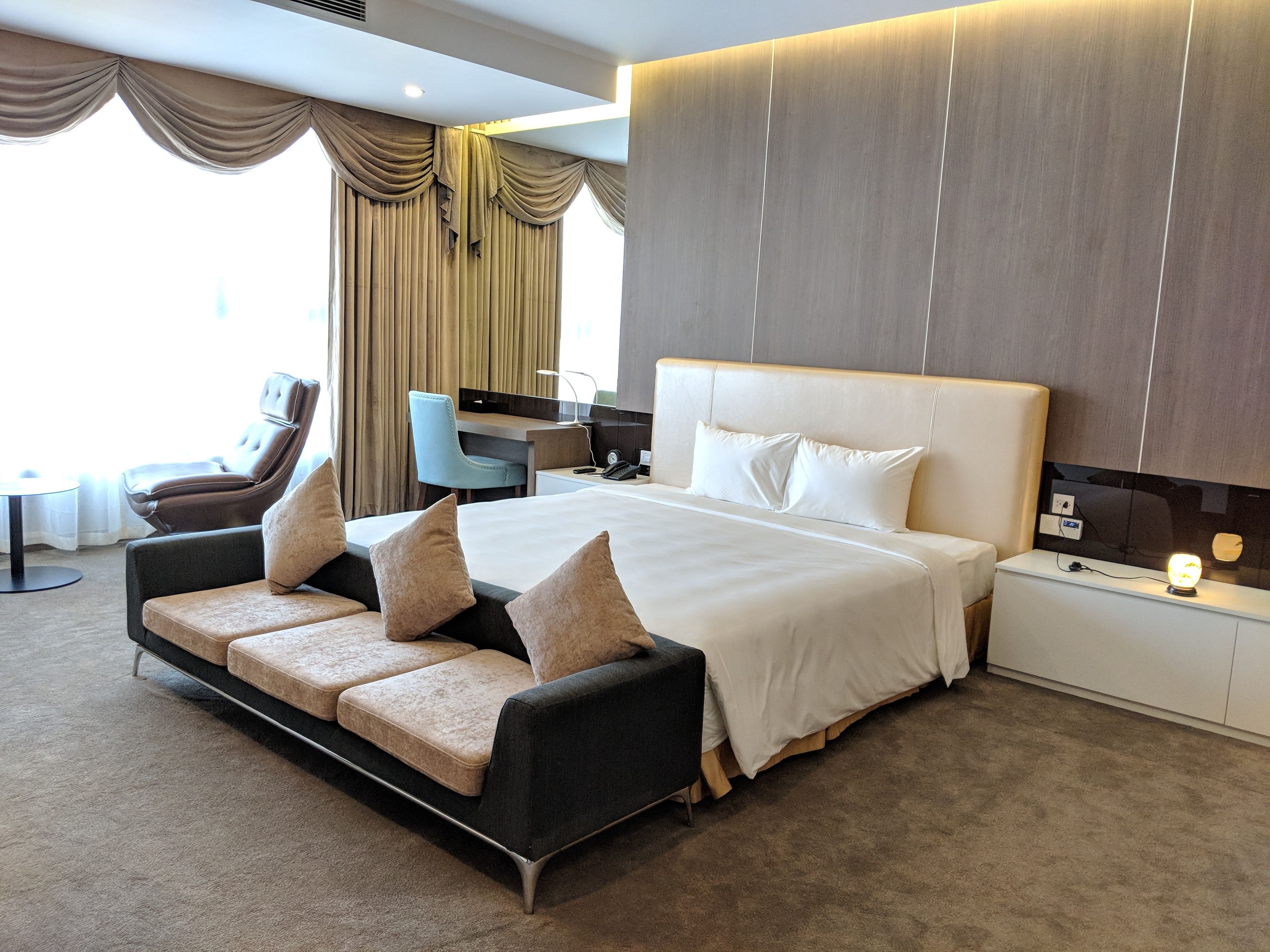 Deluxe King Room | Minibar, két bảo mật tại phòng, bàn 