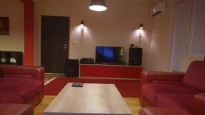 LCD TV, DVD 플레이어, 개봉 영화