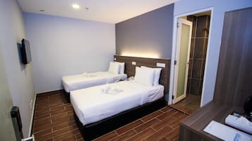 Superior Twin Room, 2 Twin Beds, Ensuite | 1 bedroom, in-room safe, desk, iron/ironing board