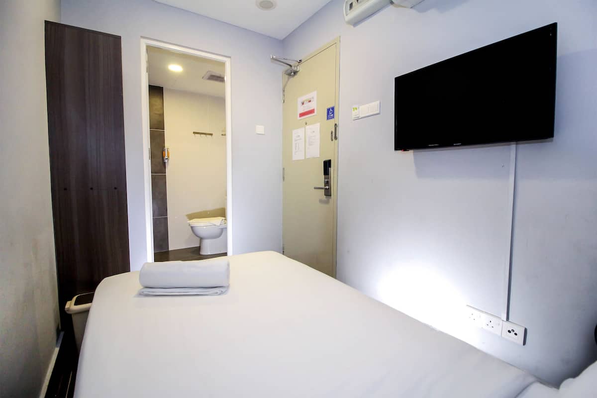 Standard Single Room, 1 Twin Bed, Ensuite | 1 bedroom, in-room safe, desk, iron/ironing board