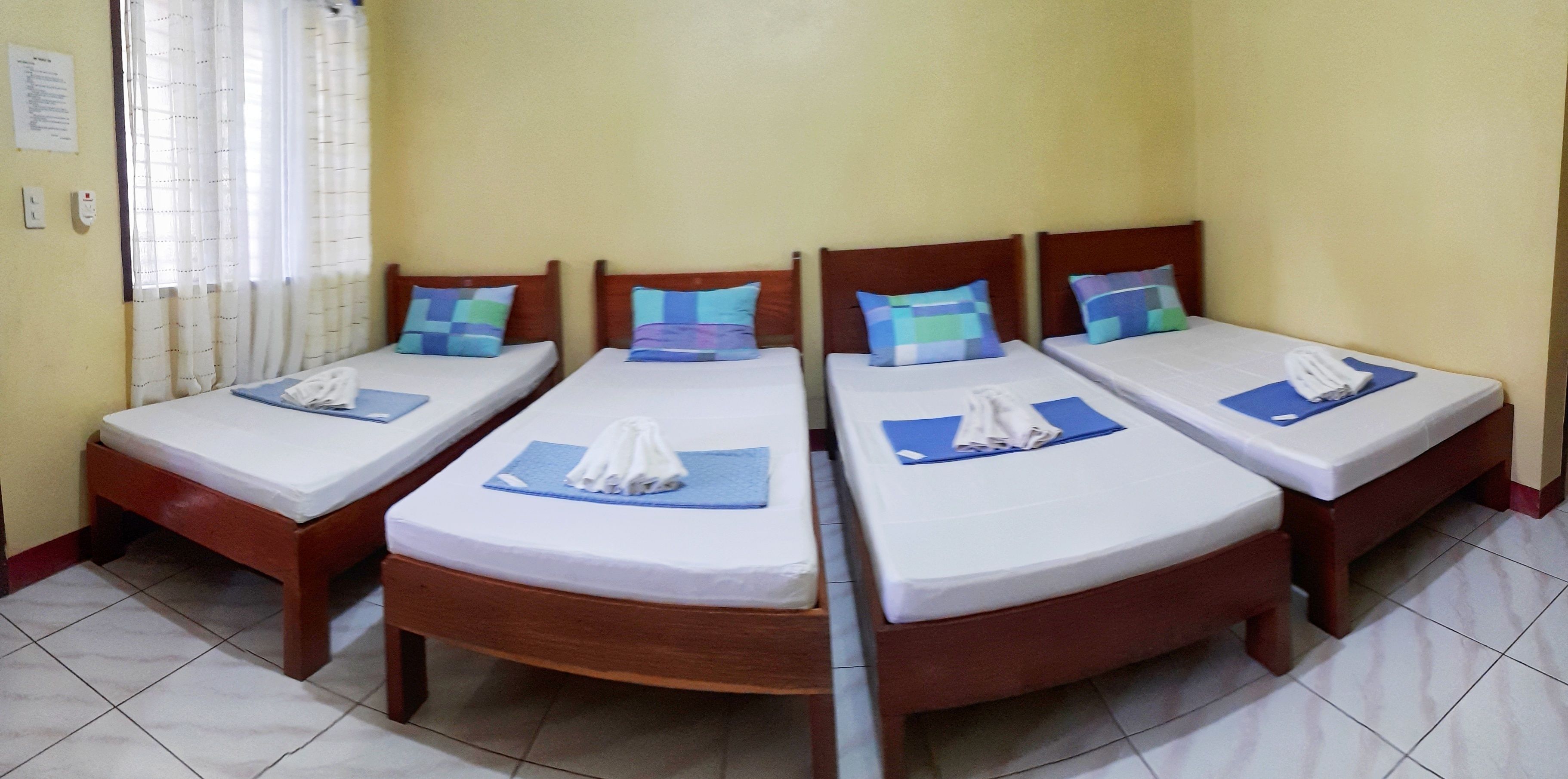 Desk, rollaway beds, bed sheets