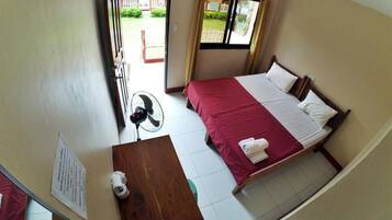 Desk, rollaway beds, bed sheets