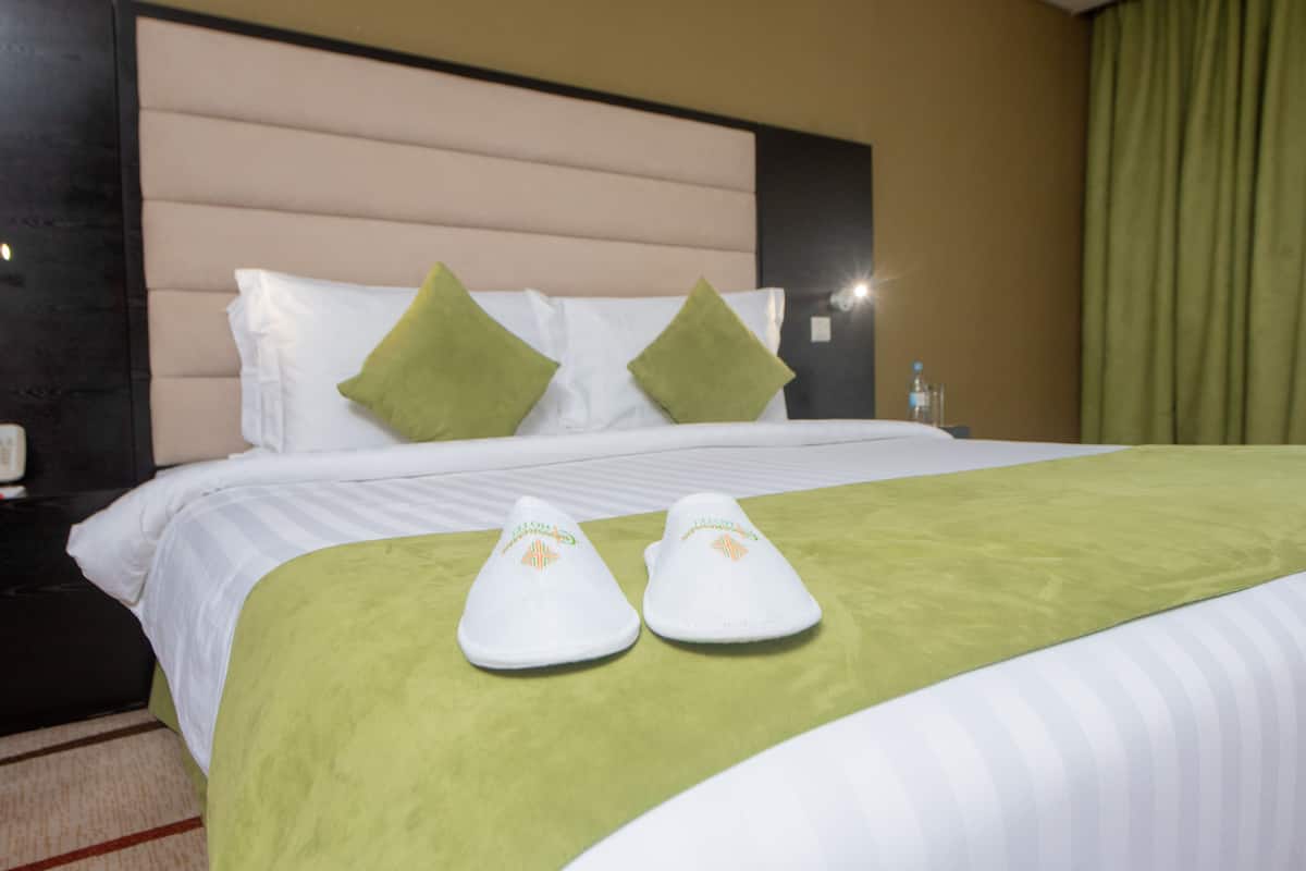 Minibar, Zimmersafe, Schreibtisch, schallisolierte Zimmer