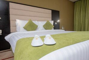 Minibar, caja fuerte, escritorio y sistema de insonorización