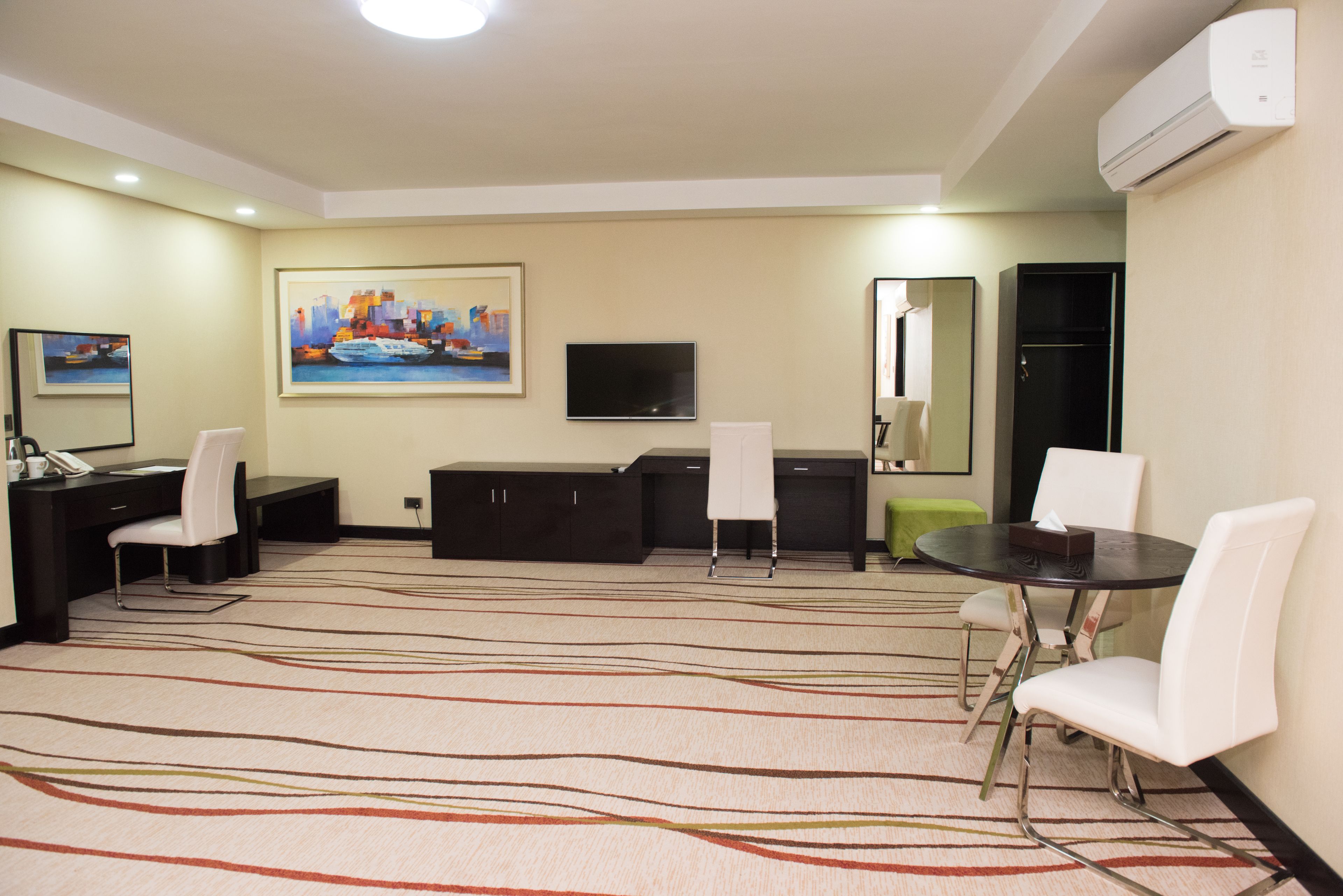 deluxe suite, non smoking | living area | 24-inch flat-screen tv with satellite channels, tv