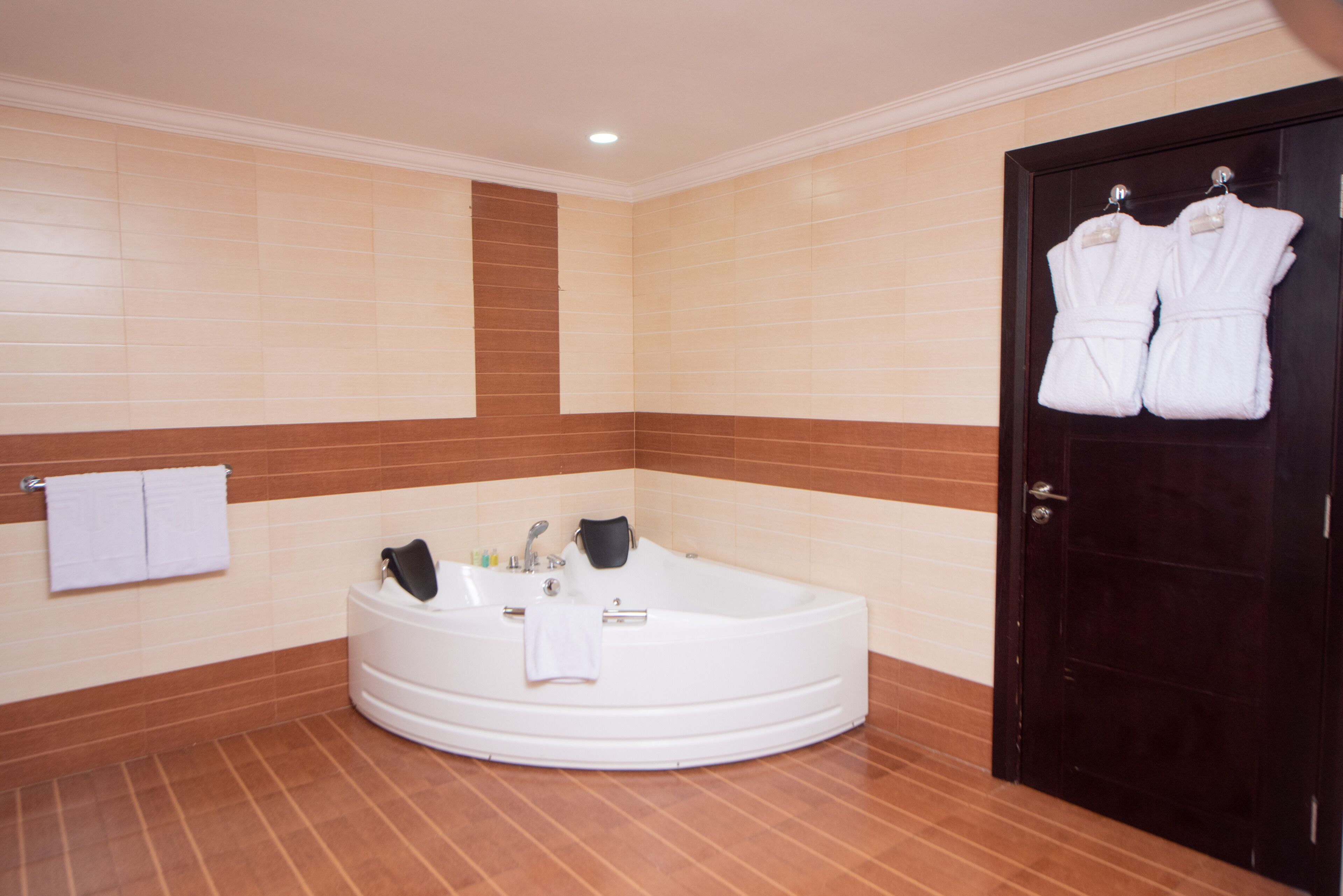 deluxe suite, non smoking | bathroom | separate bathtub and shower, deep-soaking bathtub, rainfall showerhead