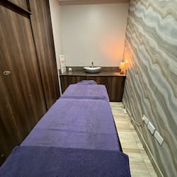 Couples treatment room(s), sauna, steam room, facials, massages