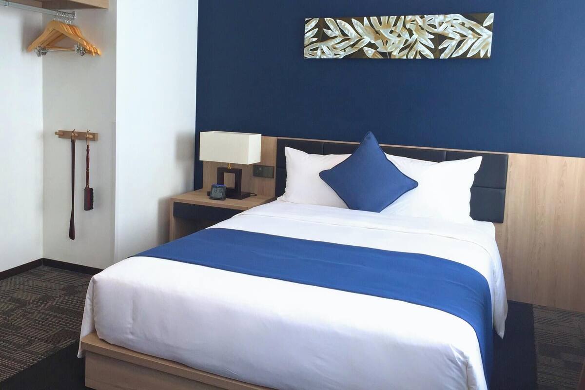 Standard Room, 1 Queen Bed