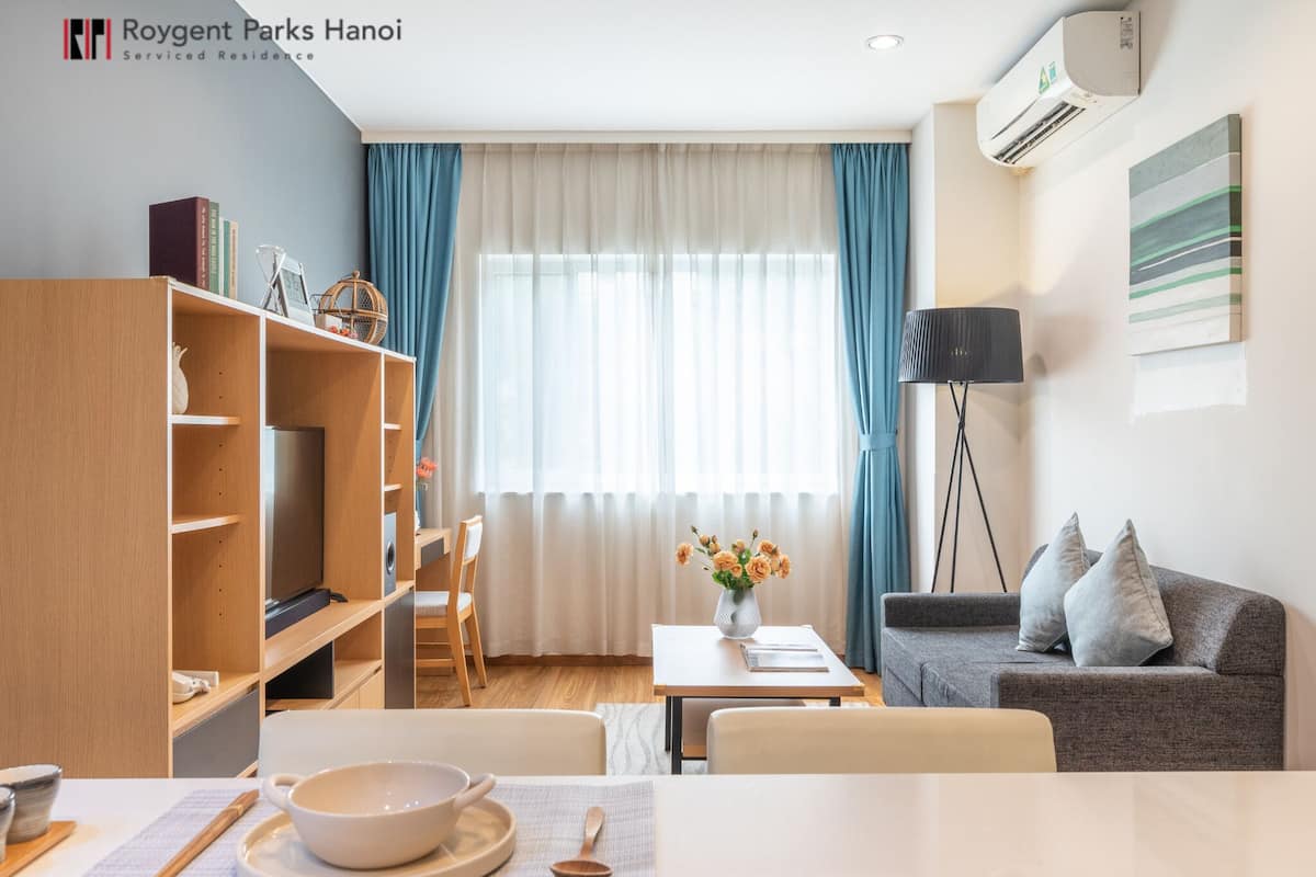 Deluxe Room, 1 Queen Bed (Residential) | Living area