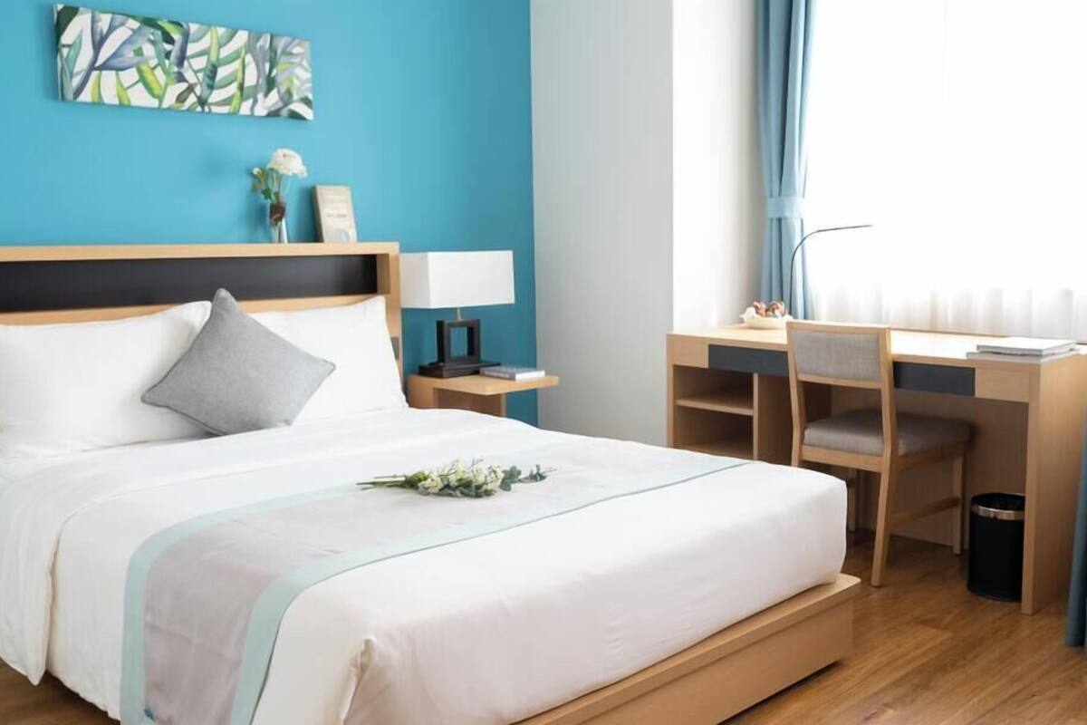 Standard Room, 1 Queen Bed (Residential)
