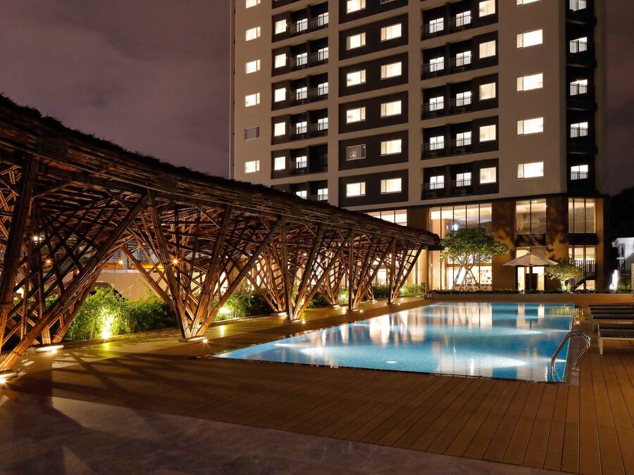 Piscina interna, piscina externa sazonal