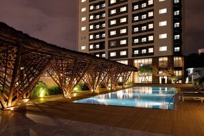 Indoor pool, seasonal outdoor pool - Roygent Parks Hanoi (Hanoi)