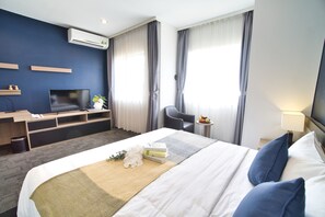 Superior Twin Room (Hollywood) | Television - Roygent Parks Hanoi (Hanoi)