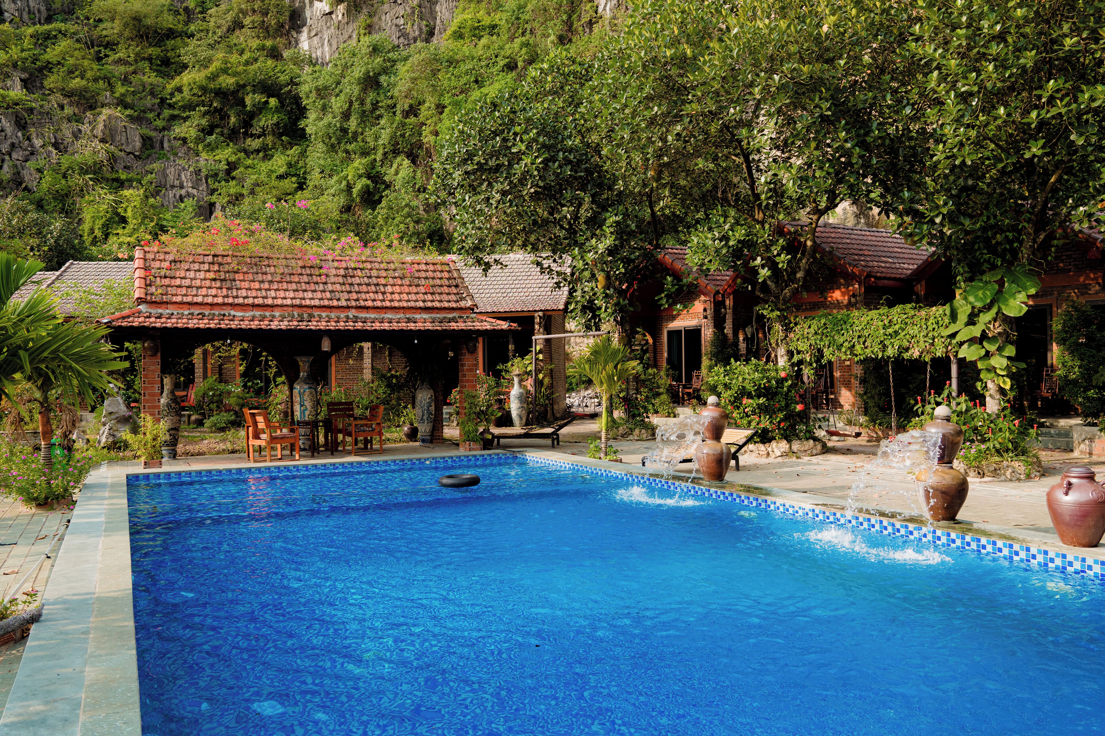 Outdoor pool, pool umbrellas, sun loungers