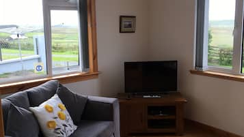 House, 2 Bedrooms | Living area | Smart TV, DVD player