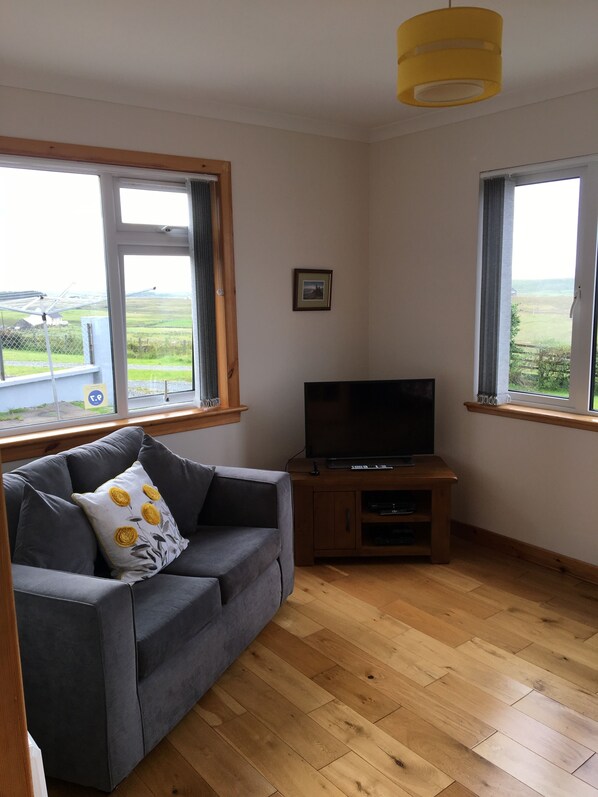 House, 2 Bedrooms | Living area