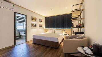 Minibar, caja de seguridad en la habitación y cortinas blackout