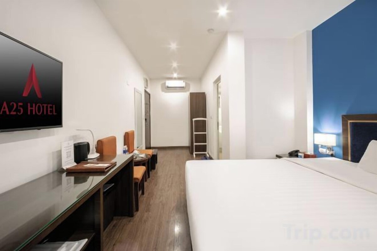 Minibar, in-room safe, blackout curtains