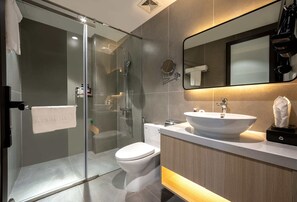 Deluxe Room, 1 King Bed, City View | Bathroom | Free toiletries, hair dryer, bathrobes, slippers - A25 Hotel - 19 Cha Ca (Hanoi)