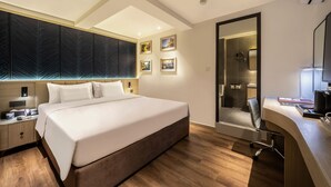Rom – superior, 1 queensize-seng, ingen vinduer | Minibar, safe på rommet, blendingsgardiner og strykejern/-brett