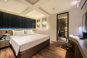 Superior Room, 1 Queen Bed, No Windows - A25 Premium Hotel - 19 Cha Ca (Hanoi)