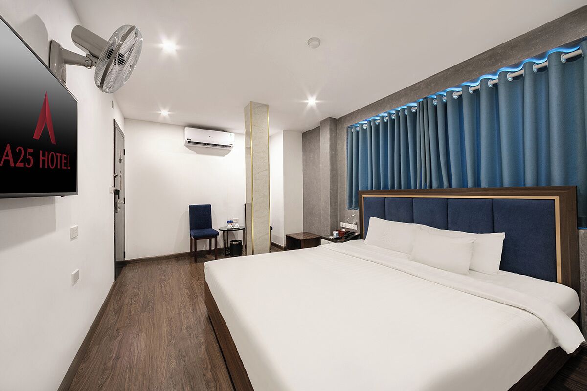 Deluxe Room, 1 Queen Bed | Minibar, in-room safe, blackout curtains, iron/ironing board