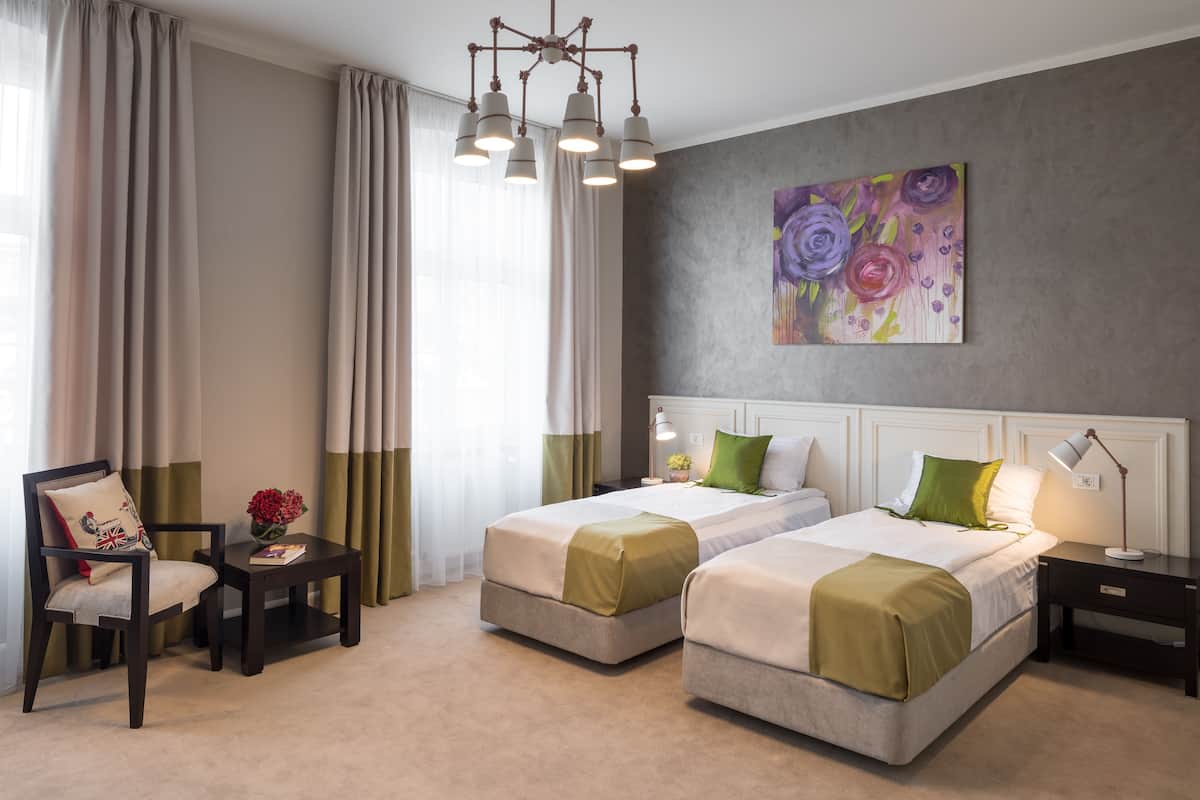 standard twin room | minibar, soundproofing, free wifi, bed sheets