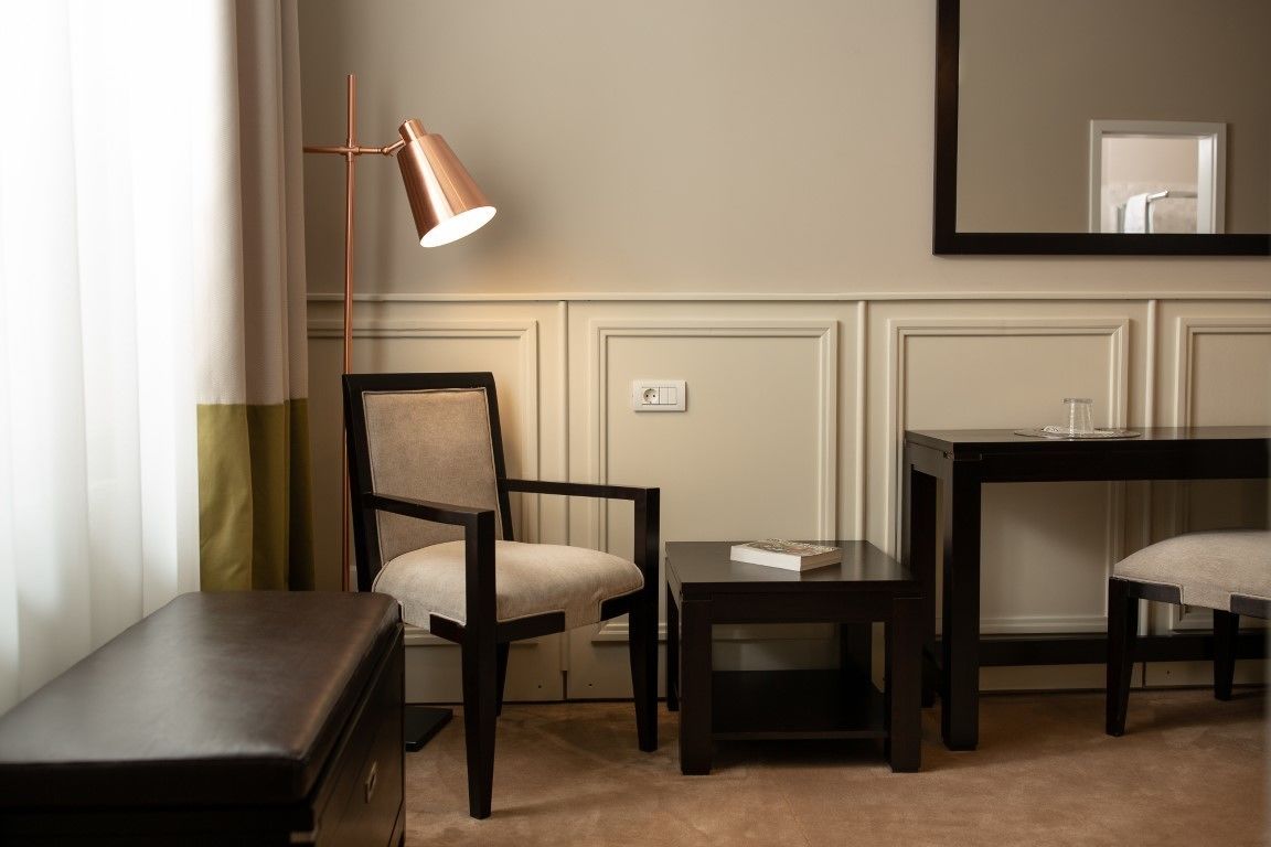 minibar, soundproofing, free wifi, bed sheets