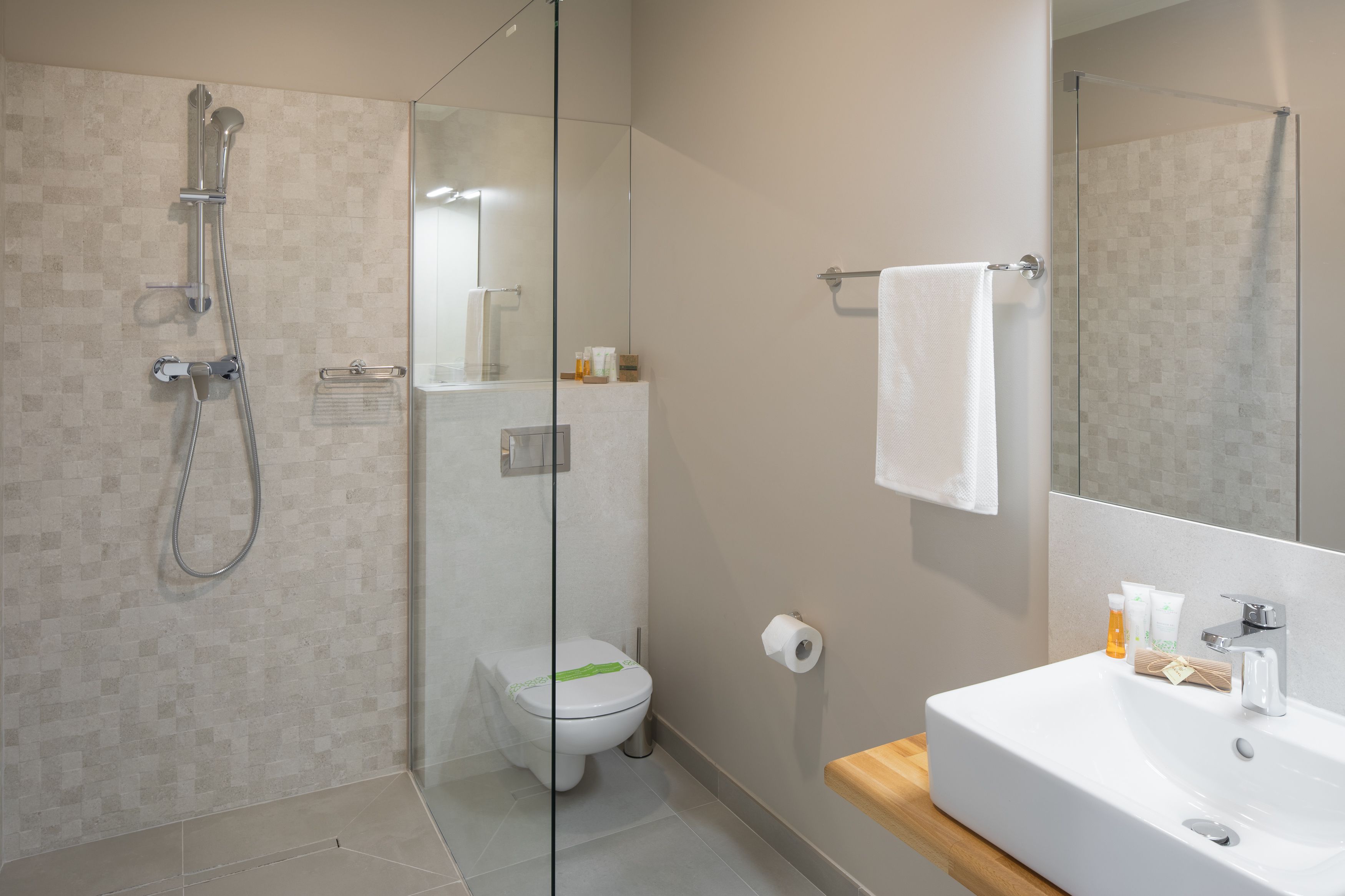 deluxe double or twin room, 2 queen beds | bathroom | shower, free toiletries, hair dryer, dressing gowns