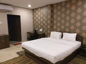 Phòng đôi Deluxe | Màn/rèm cản sáng, phòng cách âm, bộ trải giường 