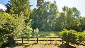 A fenced outdoor area with trees and a tent. - Chalet in Praroustan with Mountain Views (PRA LOUP 1500)
