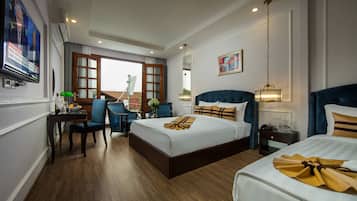 Minibaari, työpöytä, pimennysverhot, äänieristys