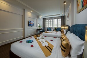 Minibar, Schreibtisch, Verdunkelungsvorhänge, schallisolierte Zimmer