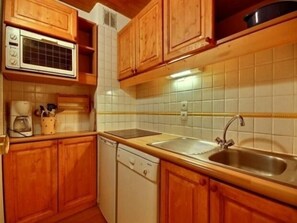 Refrigerador, horno y lavavajillas 