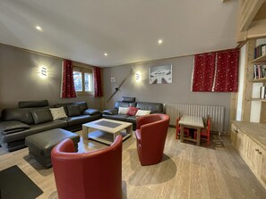 Televisie en een open haard