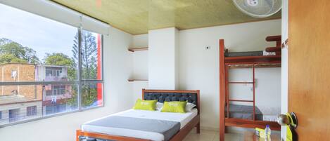 Superior vierpersoonskamer | Donsdekens, gratis wifi, beddengoed