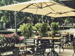 Breakfast, lunch, dinner served; Fusion cuisine, garden views  - URSIDE Hotel Shanghai South Bund (Shanghai)