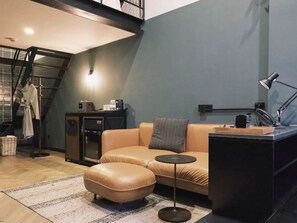 Loft classique, 1 très grand lit, vue sur la ville | Literie de qualité, couette en duvet, articles de minibar gratuits