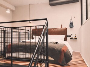 Premium bedding, down duvets, free minibar, in-room safe