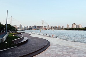 Land view from property - URSIDE Hotel Shanghai South Bund (Shanghai)