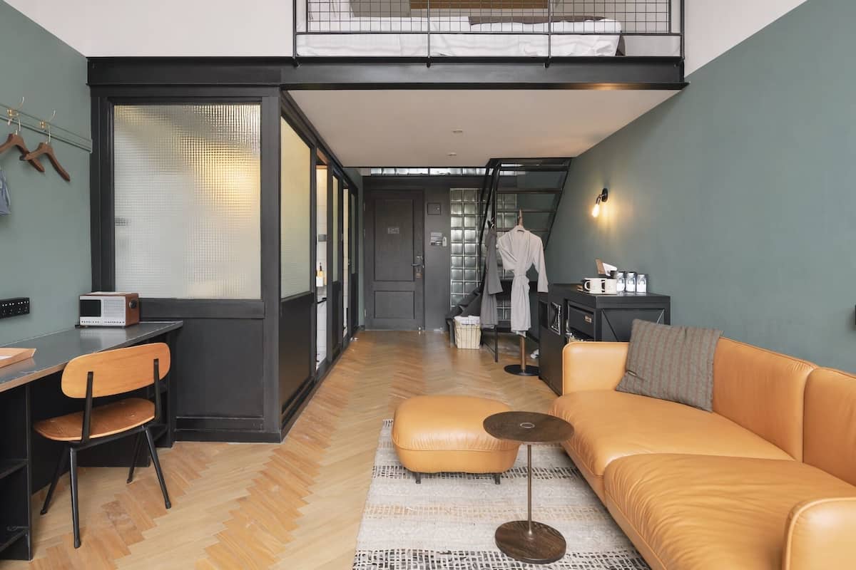 Loft Classique, 1 trÚs grand lit, vue ville | Literie de qualité supérieure, couette en duvet d'oie