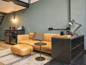 Deluxe Loft with Street View | Premium bedding, down comforters, free minibar, in-room safe - URSIDE Hotel Shanghai South Bund (Shanghai)