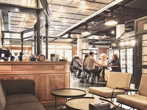 Food and drink - URSIDE Hotel Shanghai South Bund (Shanghai)