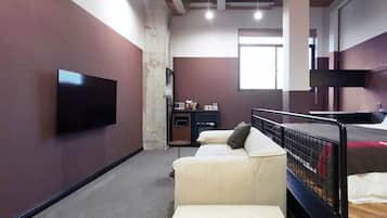 Studio phong cách cổ điển, 1 giường cỡ king, quang cảnh thành phố | Bộ đồ giường cao cấp, chăn bông, minibar với thức uống miễn phí