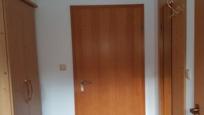 Quarto clássico, 1 cama de solteiro, para não fumantes | Escrivaninha, roupa de cama
