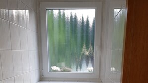 Quarto clássico, 1 cama de solteiro, para não fumantes | Banheiro | Chuveiro, produtos de toalete grátis, secador de cabelo 