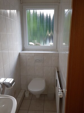 Classic-rum - 1 enkelsäng - icke-rökare | Badrum | Dusch, gratis toalettartiklar, hårtork och handdukar