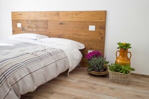 Escrivaninha, berços (sobretaxa), Wi-Fi de cortesia, roupa de cama