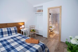 Escrivaninha, berços (sobretaxa), Wi-Fi de cortesia, roupa de cama